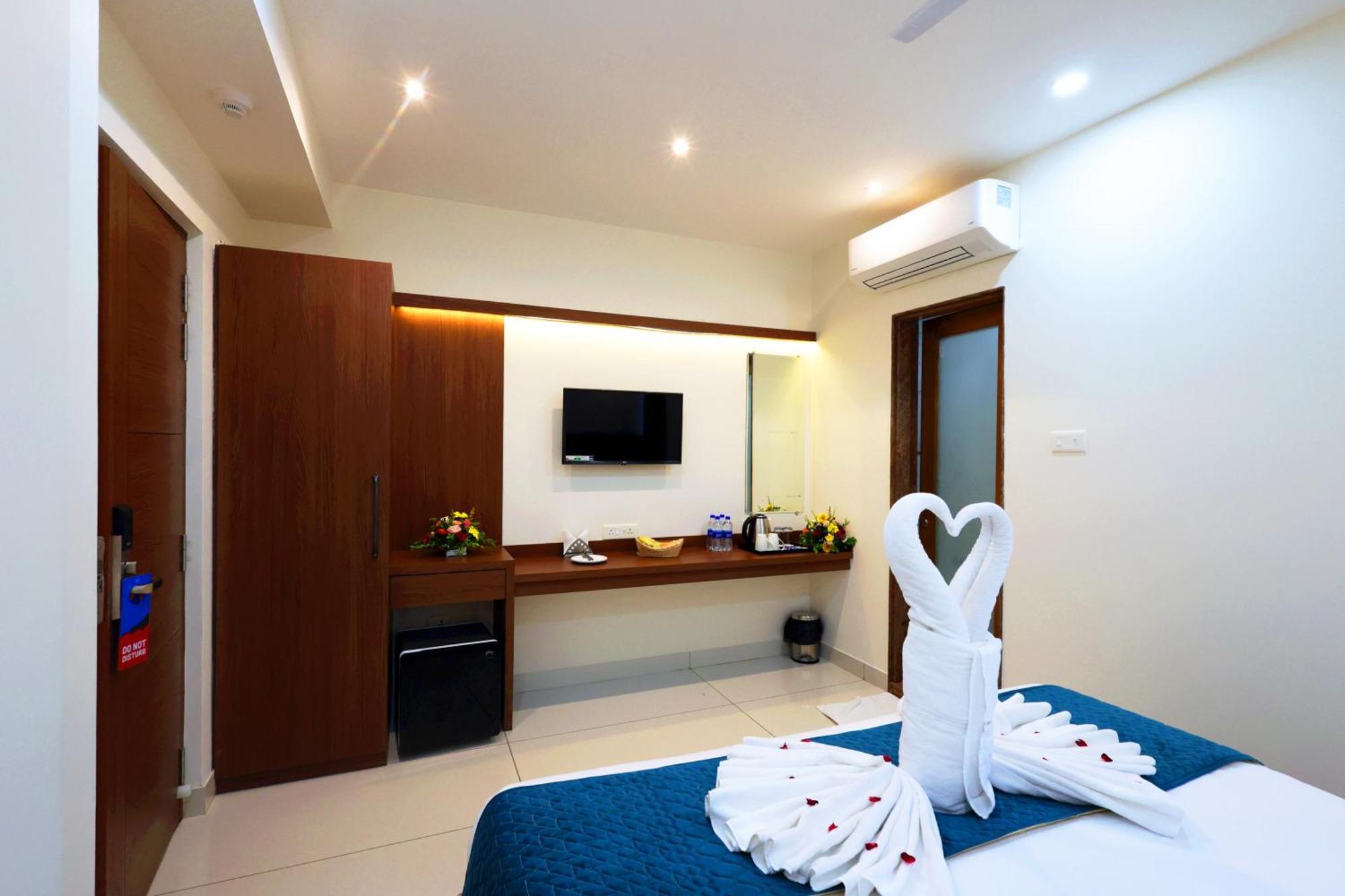 Dolphin International Hotel 3*