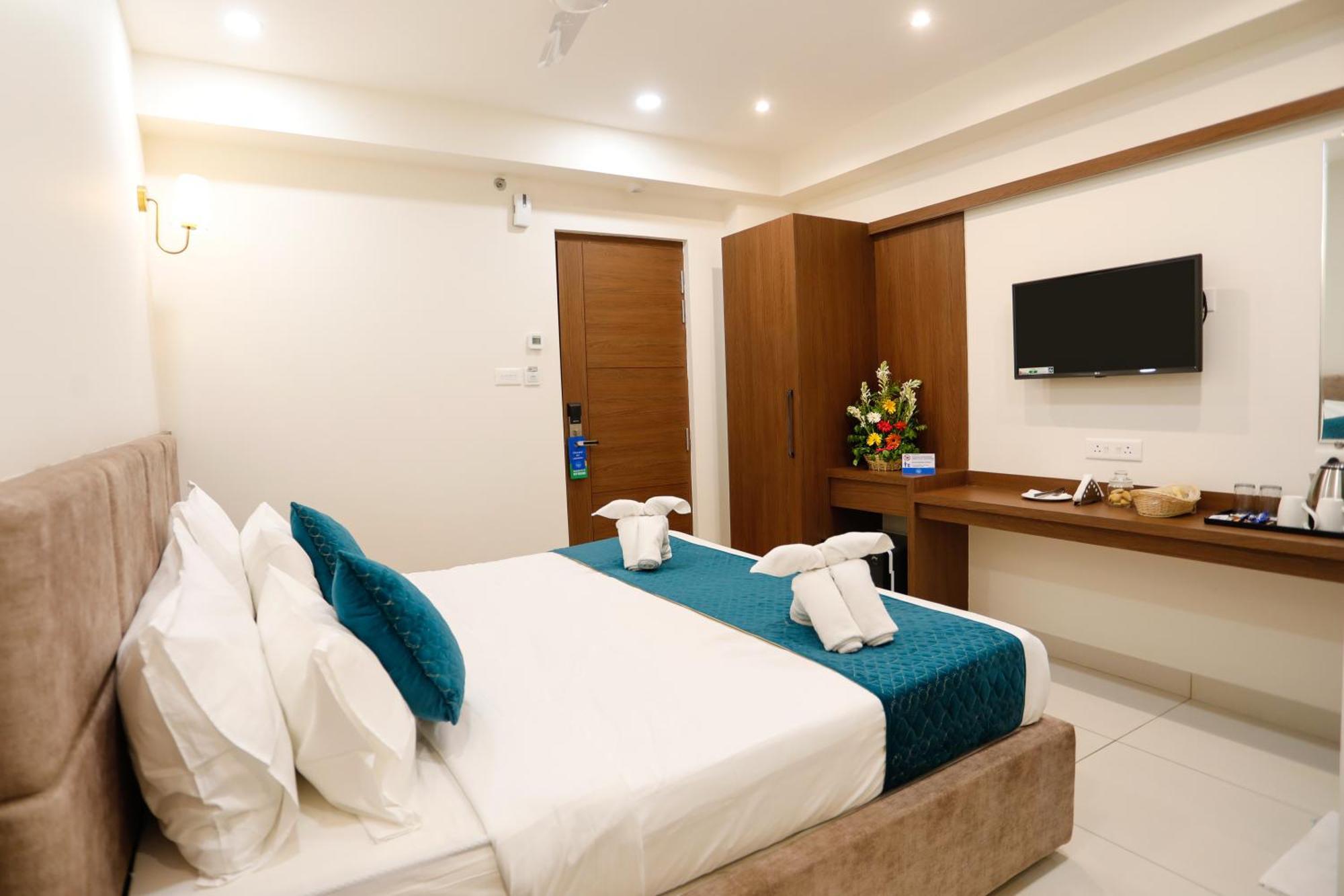Dolphin International 3*